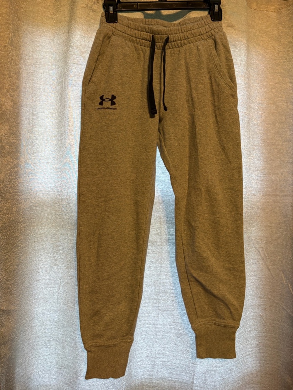 Under Armour Olive Gray Men's Fleece Joggers with Black Drawstring